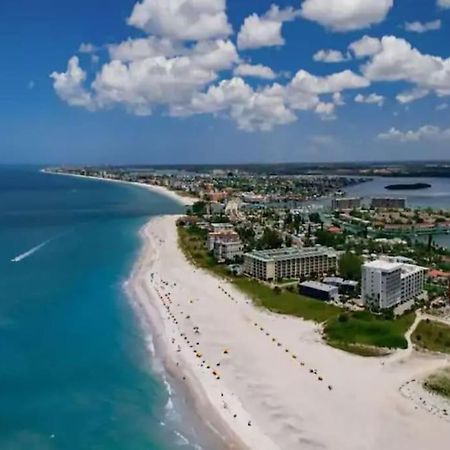 Renovate Large Studio 21-Directly Across Beach Сейнт Пийт Бийч Екстериор снимка